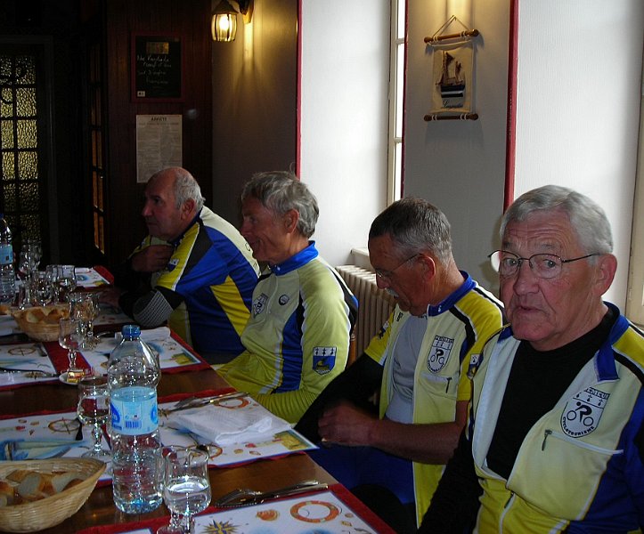 2011-05-12 15 St Aignan Restaurant des Pecheries.JPG